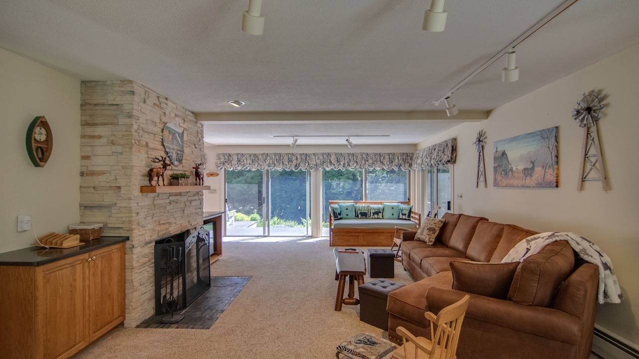 Photo of Livingroom in Thornton