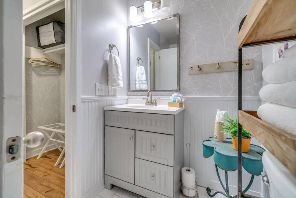 Photo of Bathroom in North Capitol