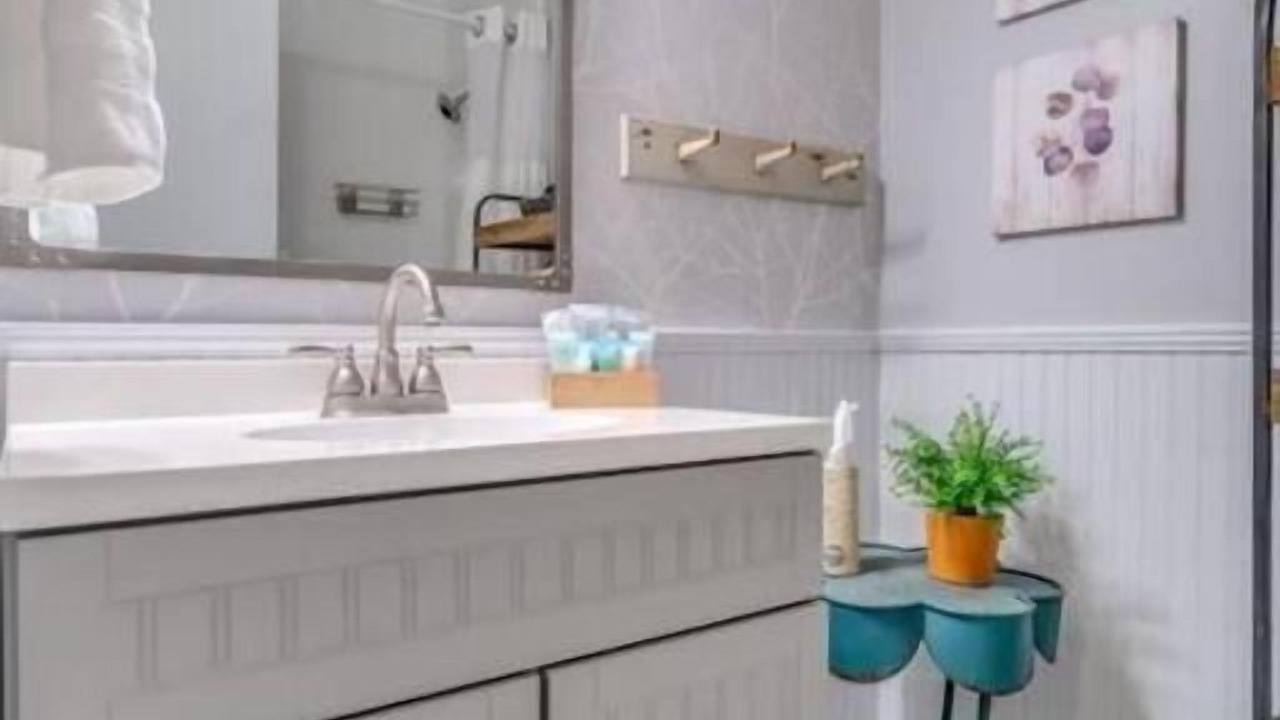 Photo of Bathroom in North Capitol