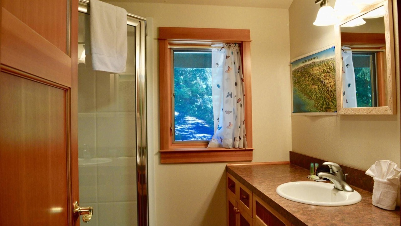 Photo of Bathroom in Dunes City