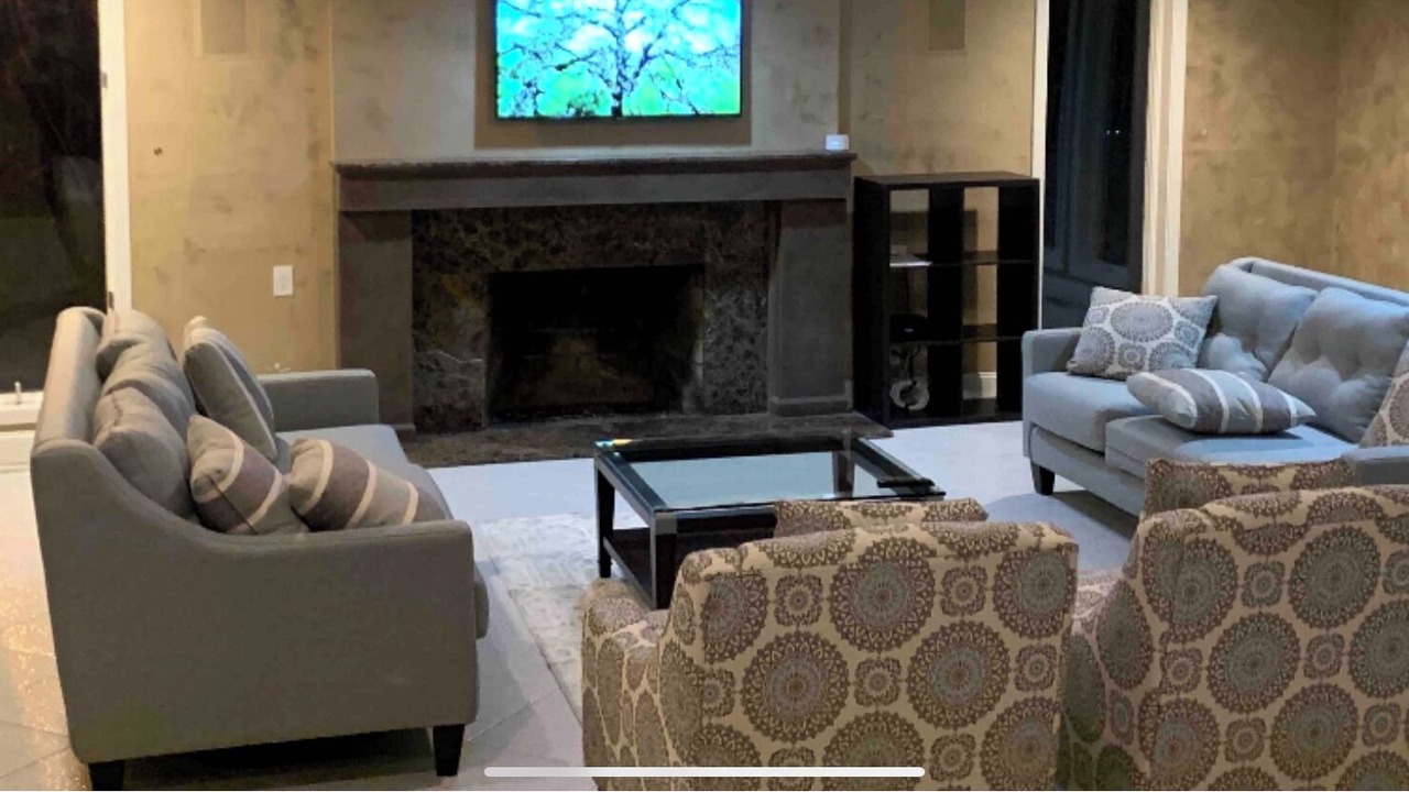 Photo of Livingroom in Muttontown