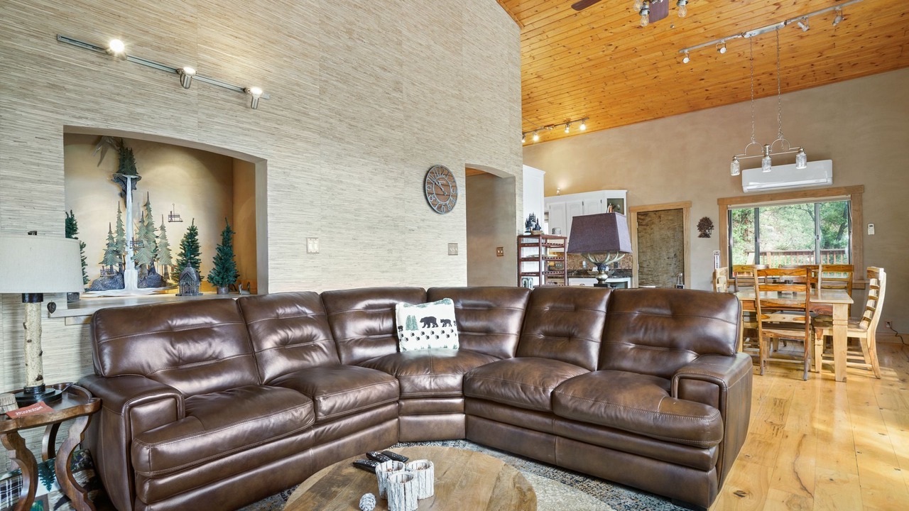 Photo of Livingroom in Trimble