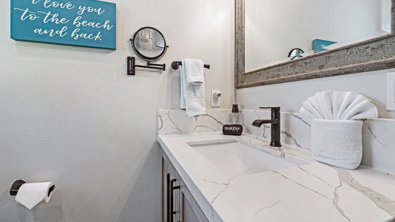 Photo of Bathroom in Historic Lahaina Front Street