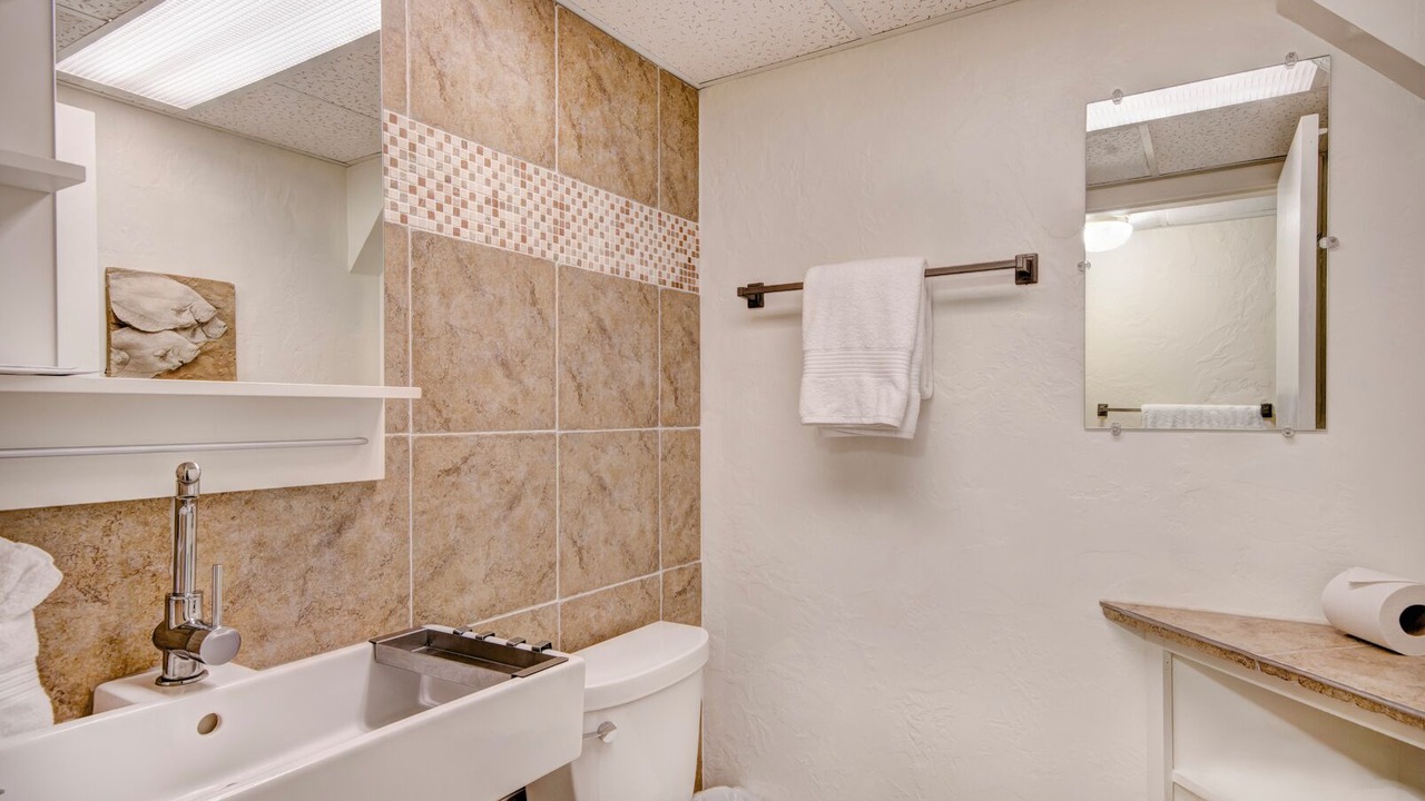 Photo of Bathroom in Canoncito