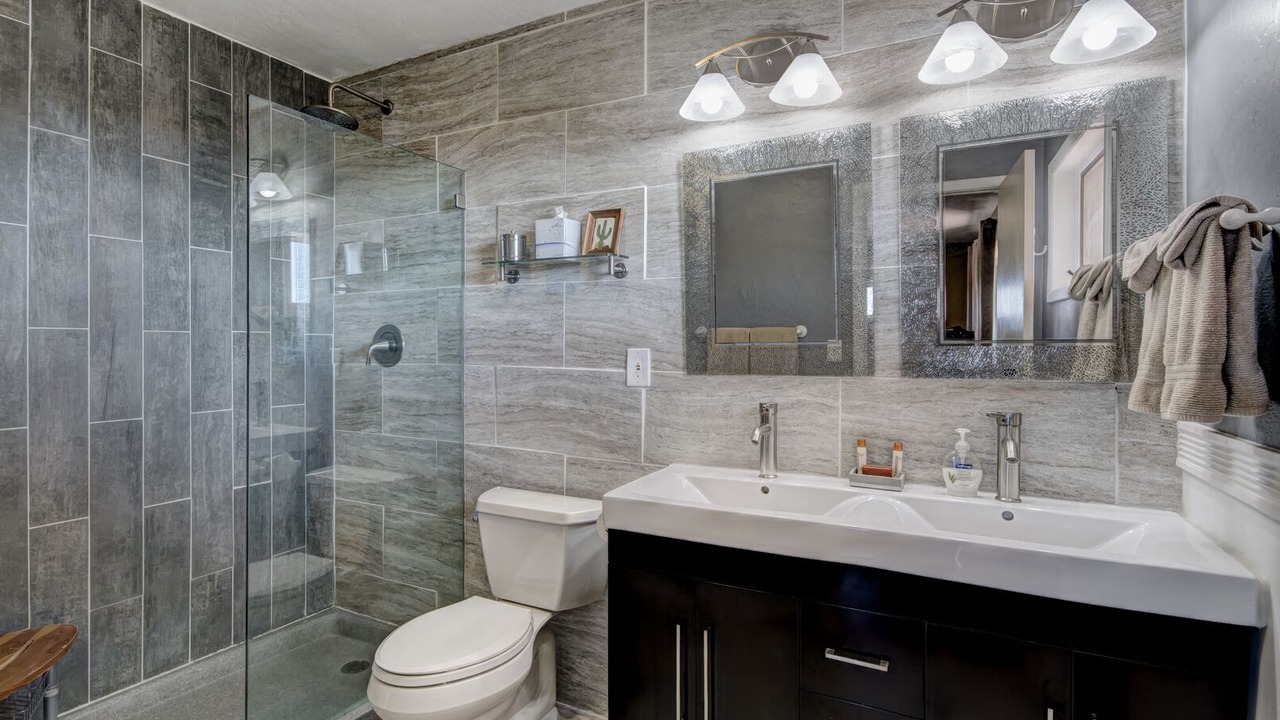 Photo of Bathroom in Canoncito