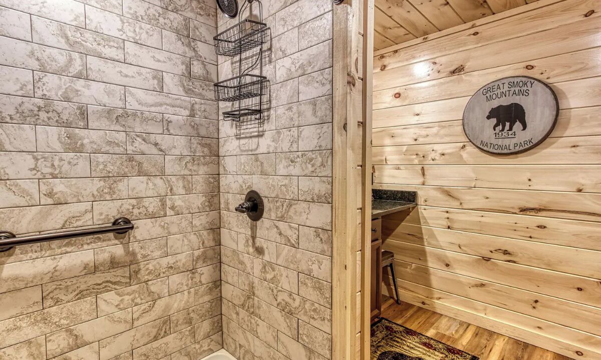 Photo of Bathroom in White Oak Lodge