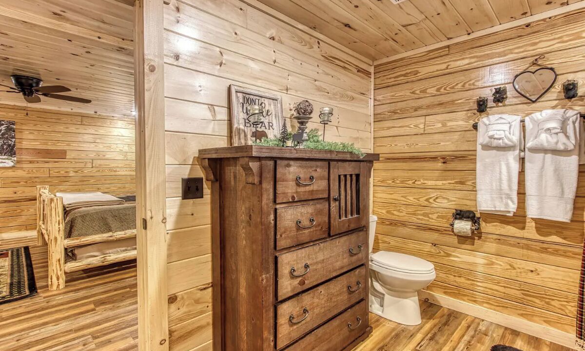 Photo of Bathroom in White Oak Lodge