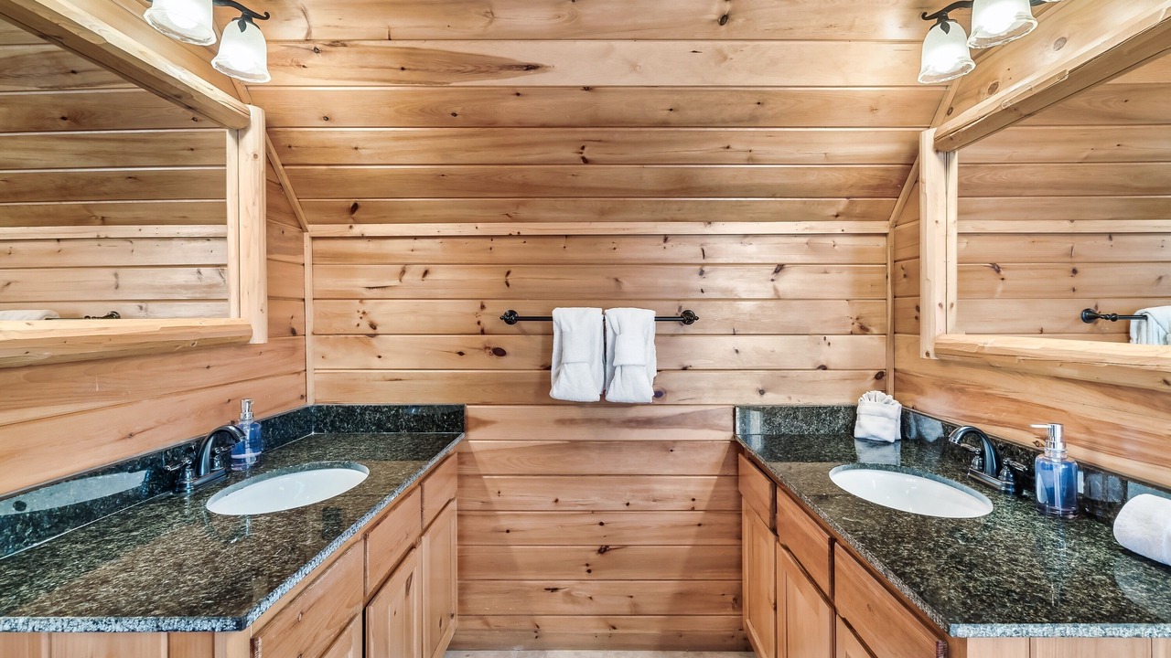 Photo of Bathroom in White Oak Lodge