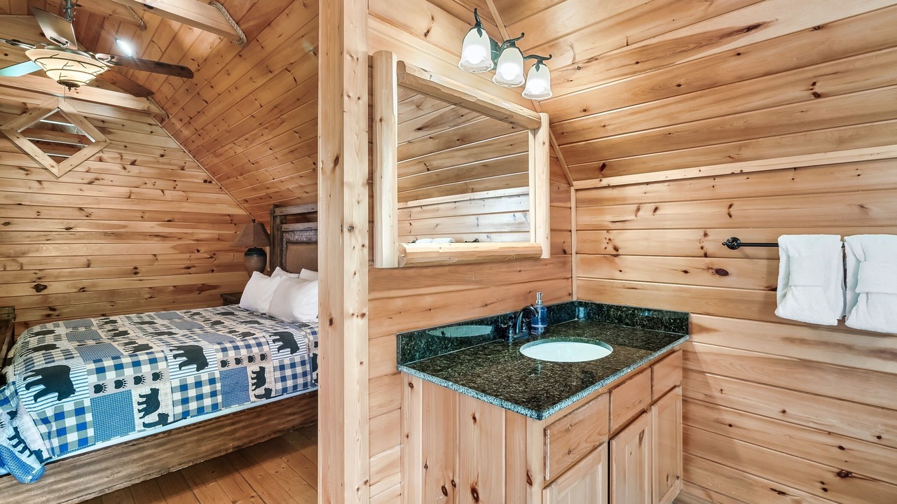 Photo of Bathroom in White Oak Lodge