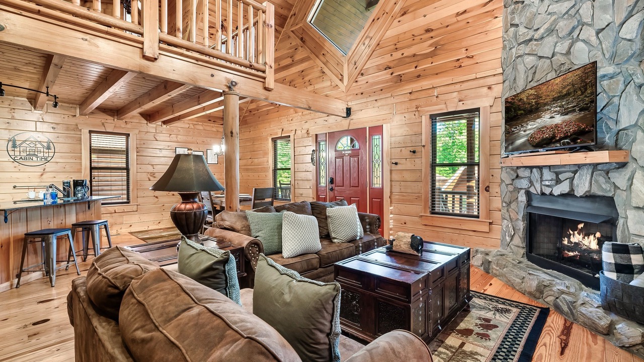 Photo of Livingroom in White Oak Lodge