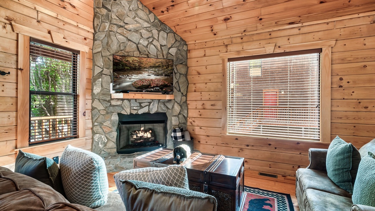 Photo of Livingroom in White Oak Lodge