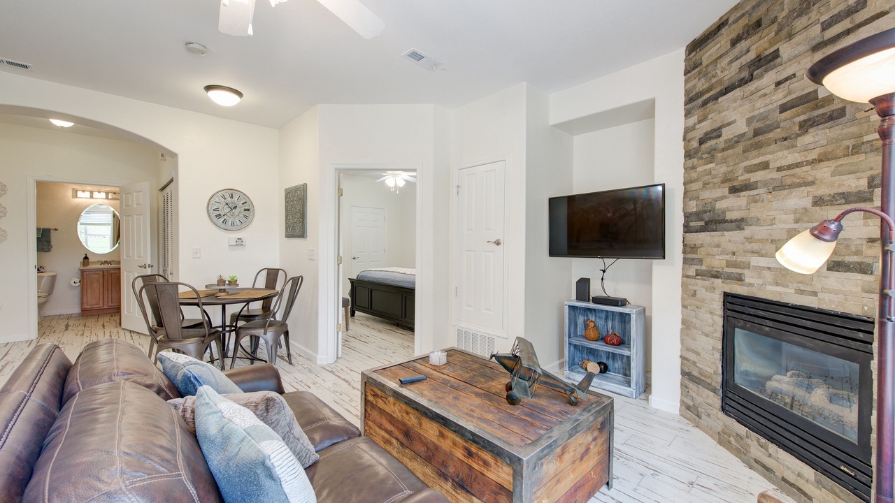 Photo of Livingroom in Aurora