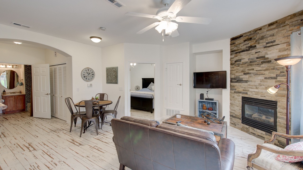 Photo of Livingroom in Aurora