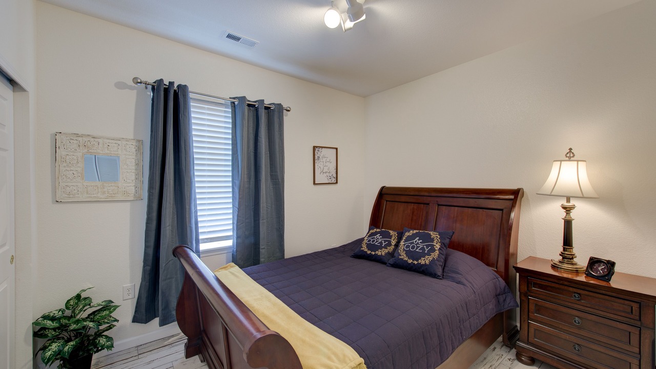 Photo of Bedroom in Aurora