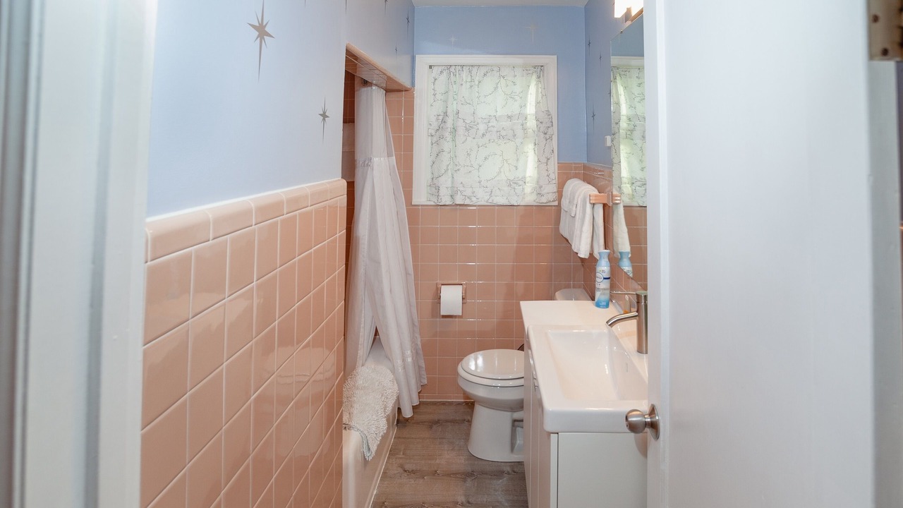 Photo of Bathroom in Bowling Green