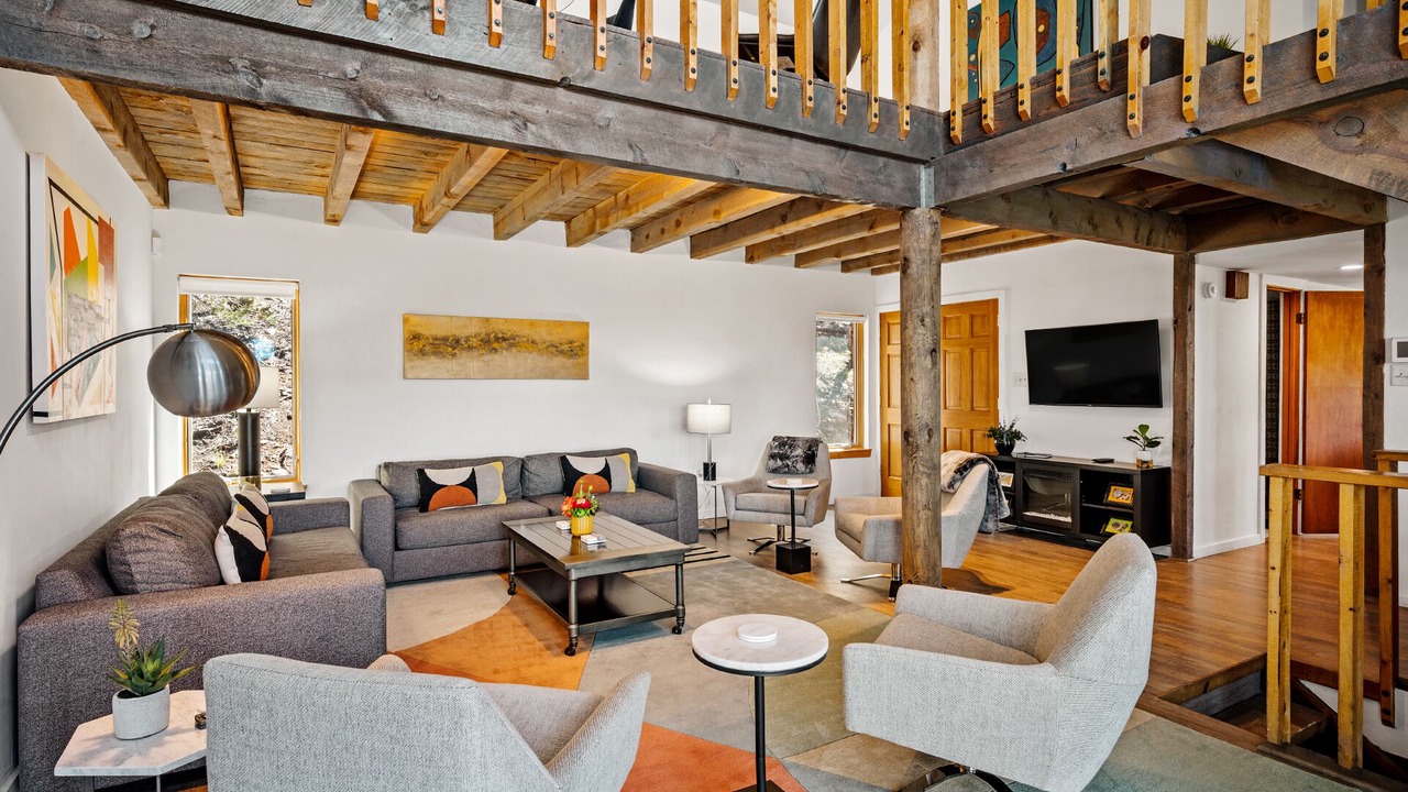 Photo of Livingroom in North Hills