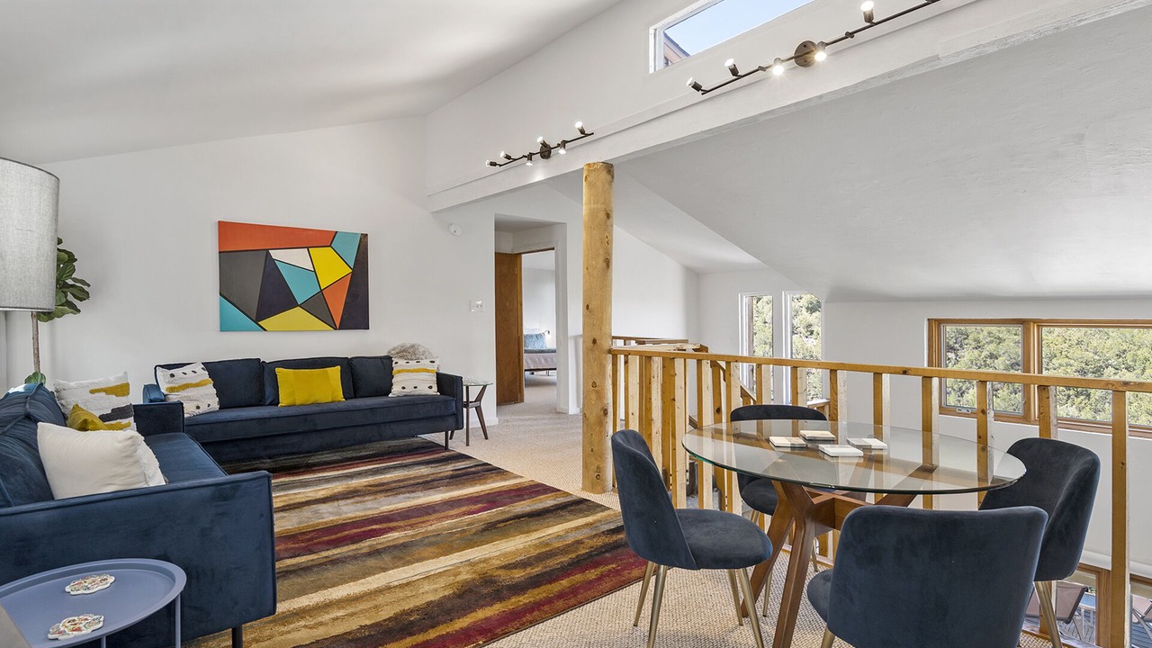 Photo of Livingroom in North Hills
