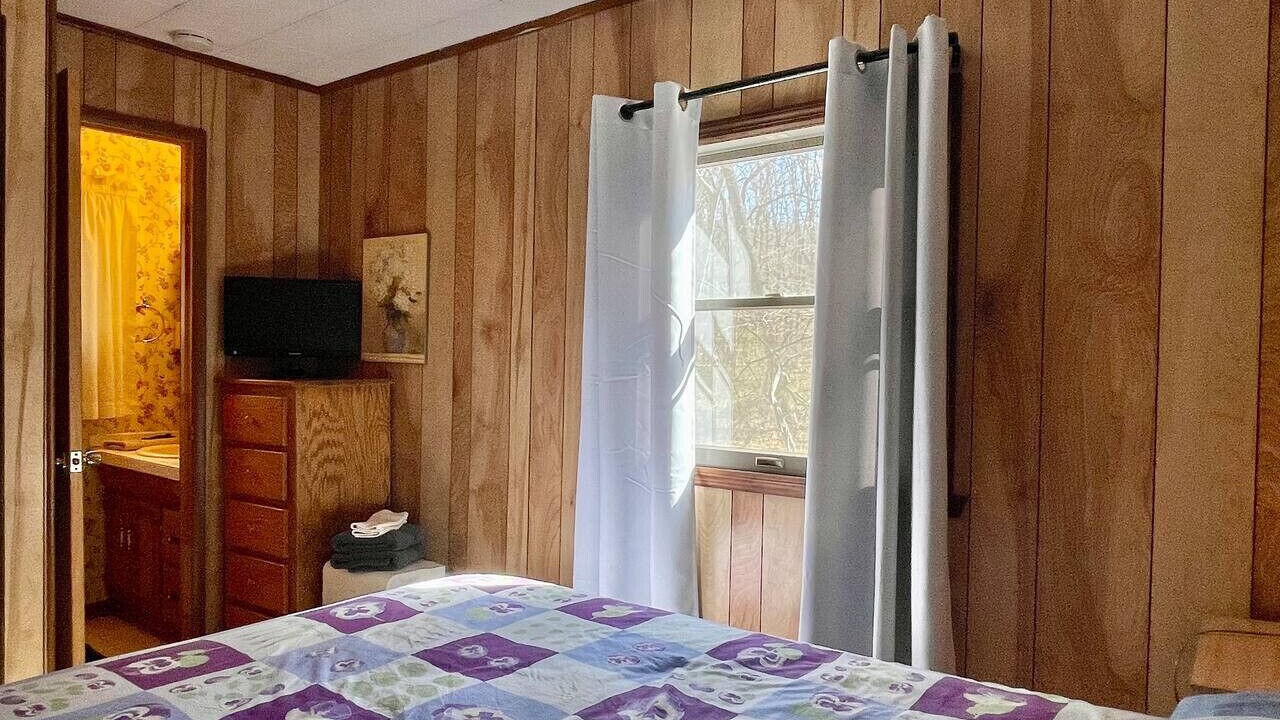 Photo of Bedroom in Berkeley Springs