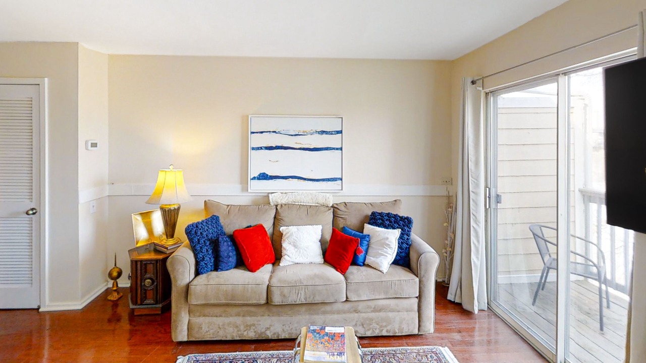 Photo of Livingroom in North Capitol