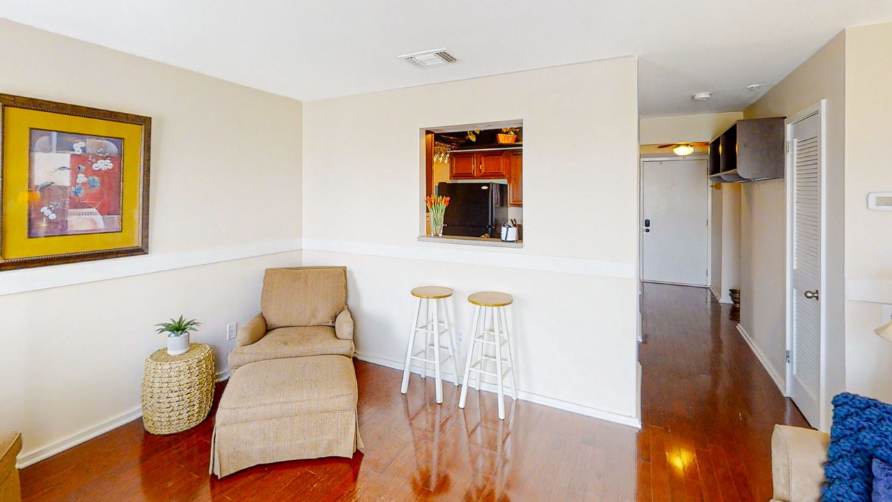 Photo of Livingroom in North Capitol