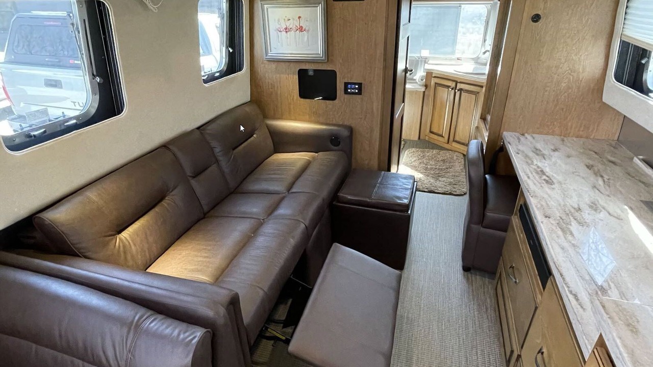Photo of Livingroom in Thompson's Station