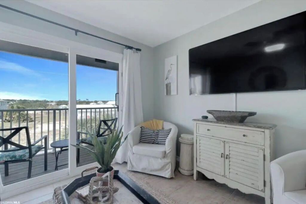 Photo of Livingroom in Ono Island
