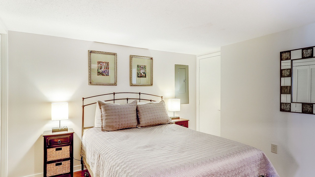 Photo of Bedroom in Shelter Cove