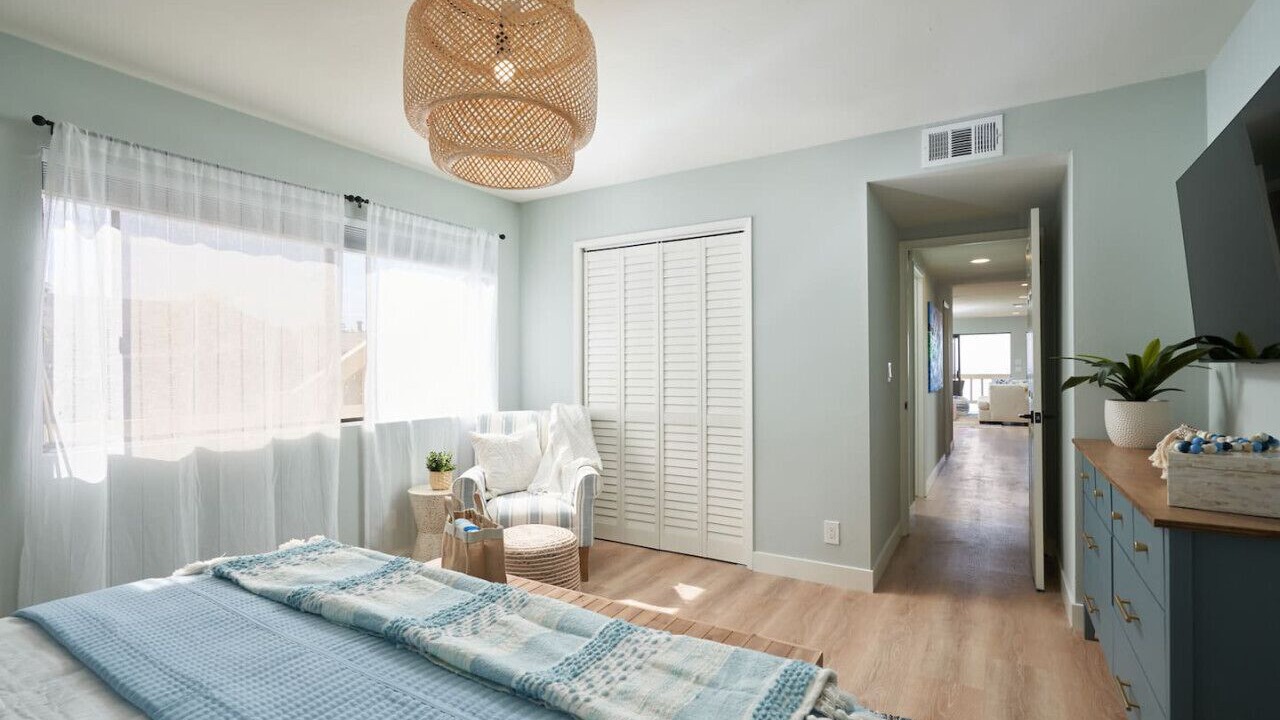 Photo of Bedroom in Cardiff-by-the-Sea