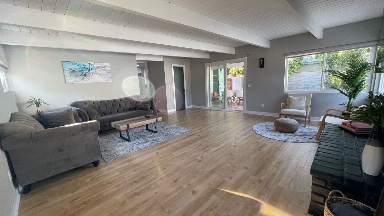 Photo of Livingroom in Burbank