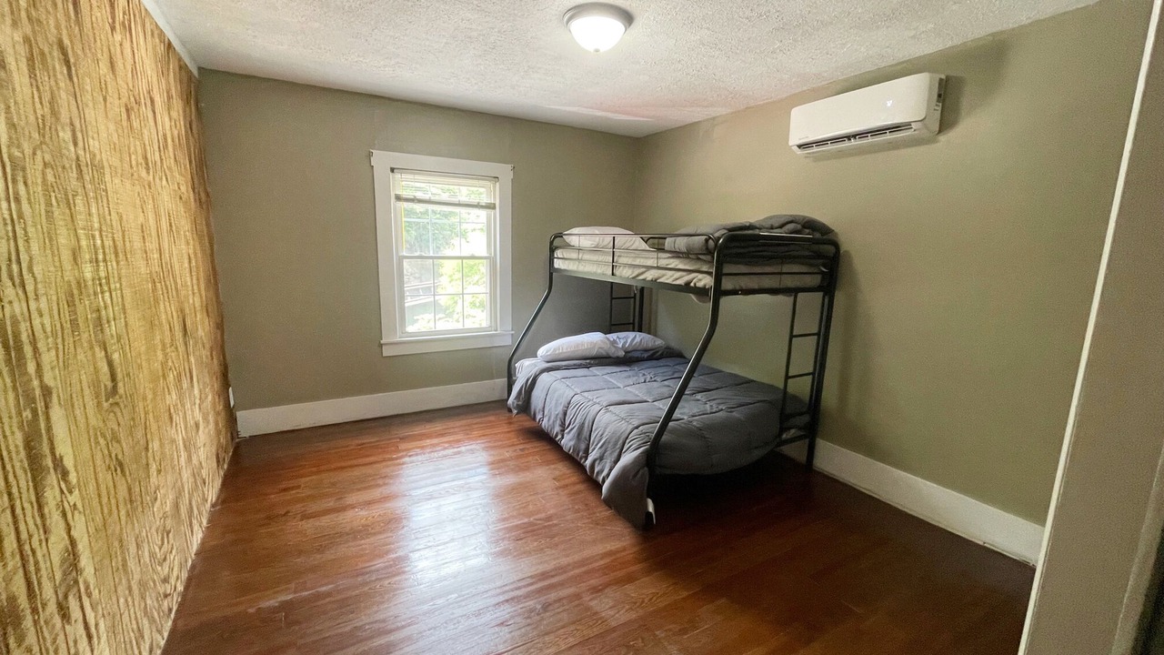 Photo of Bedroom in Kyle