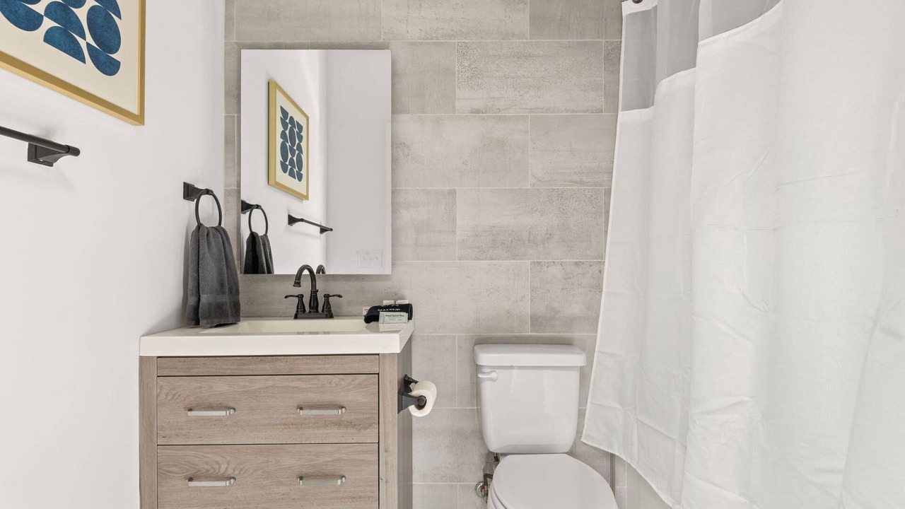 Photo of Bathroom in Hurwood Heights