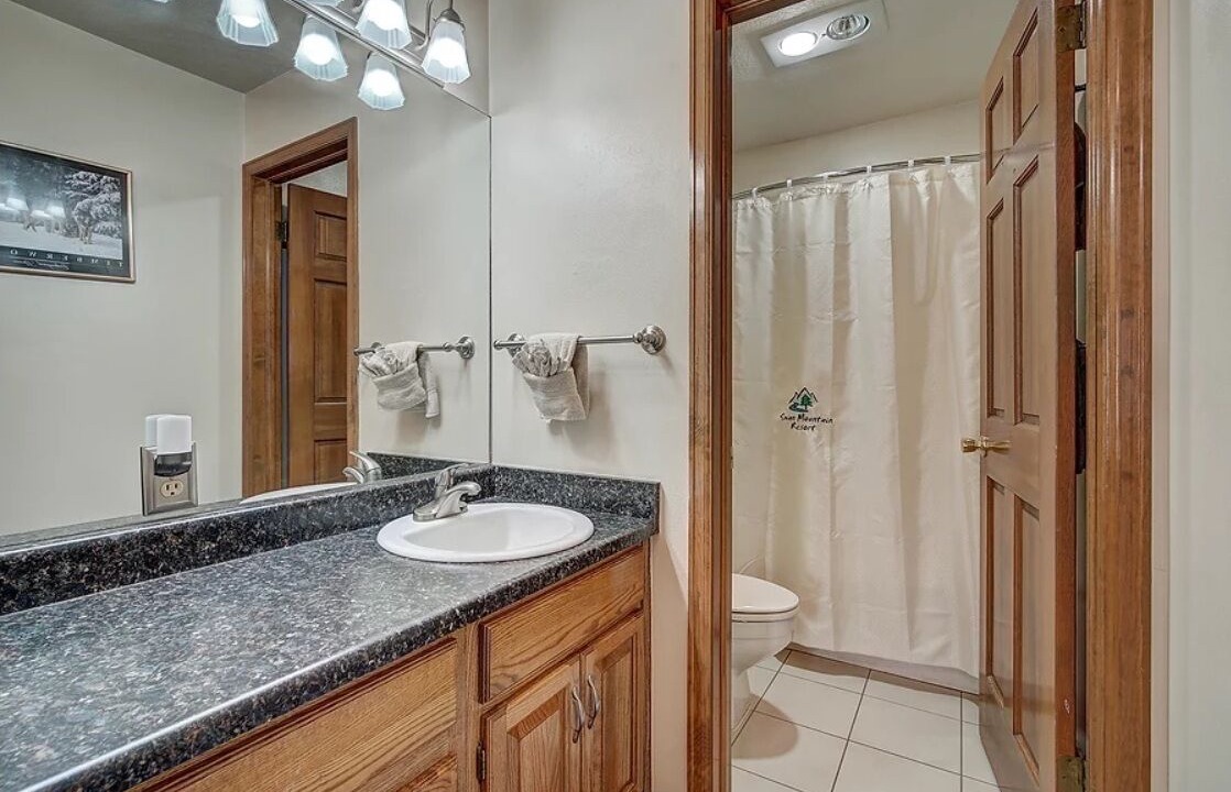 Photo of Bathroom in Summit Cove