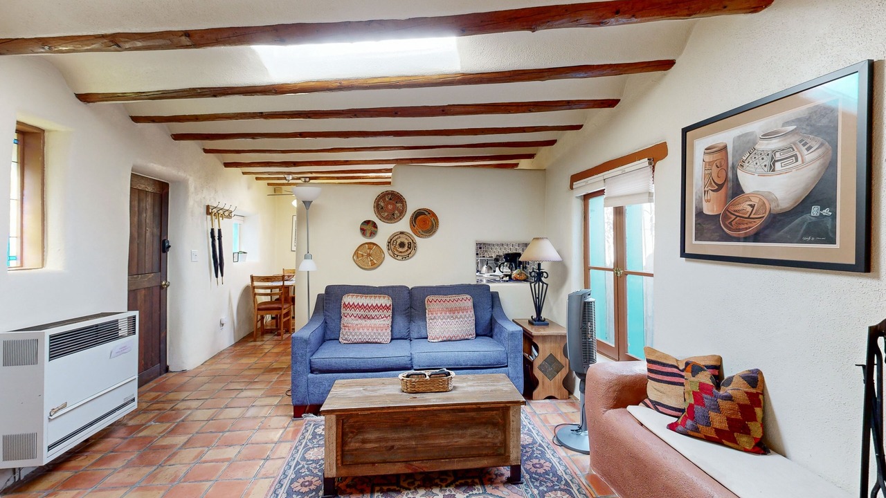 Photo of Livingroom in Historic Eastside