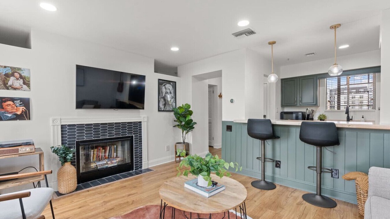 Photo of Livingroom in East Bank