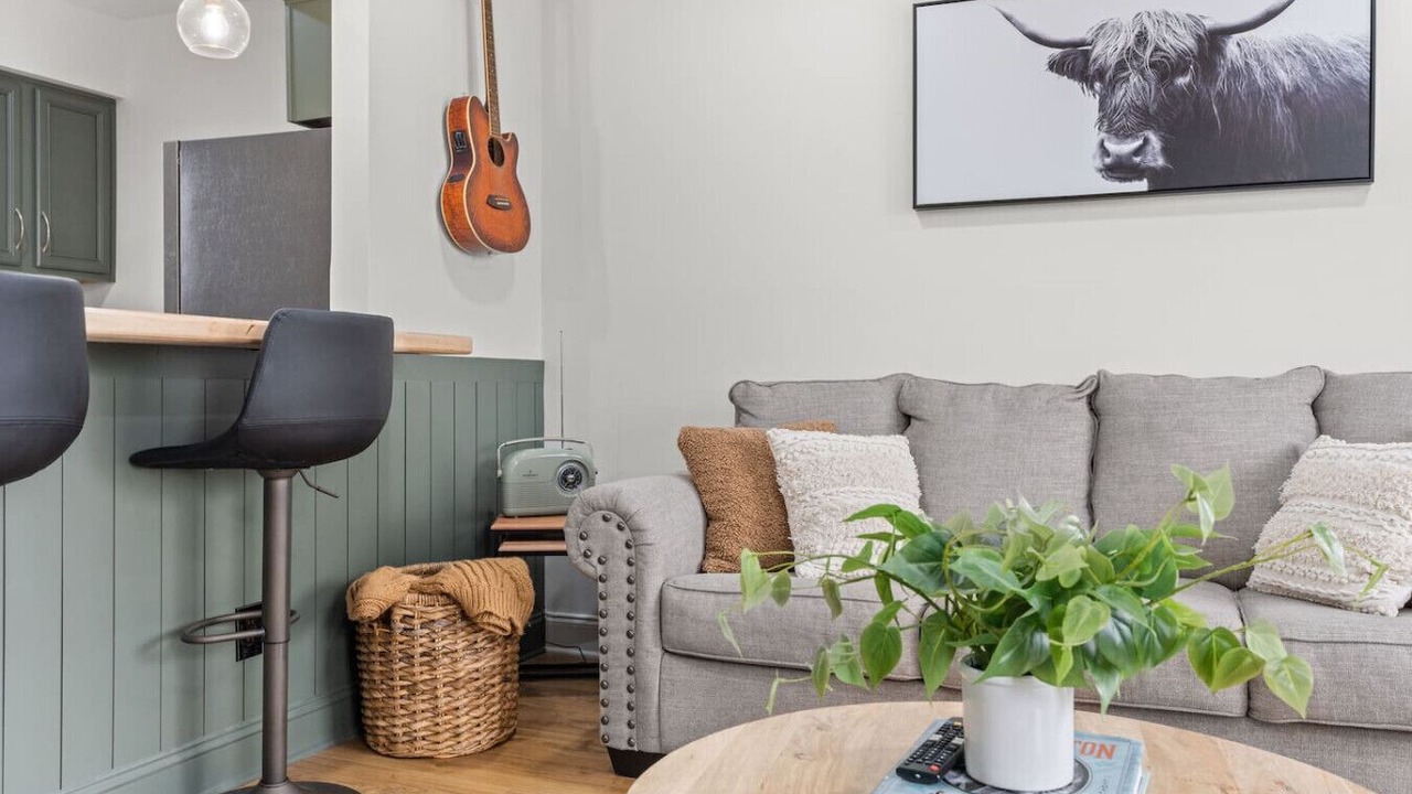 Photo of Livingroom in East Bank