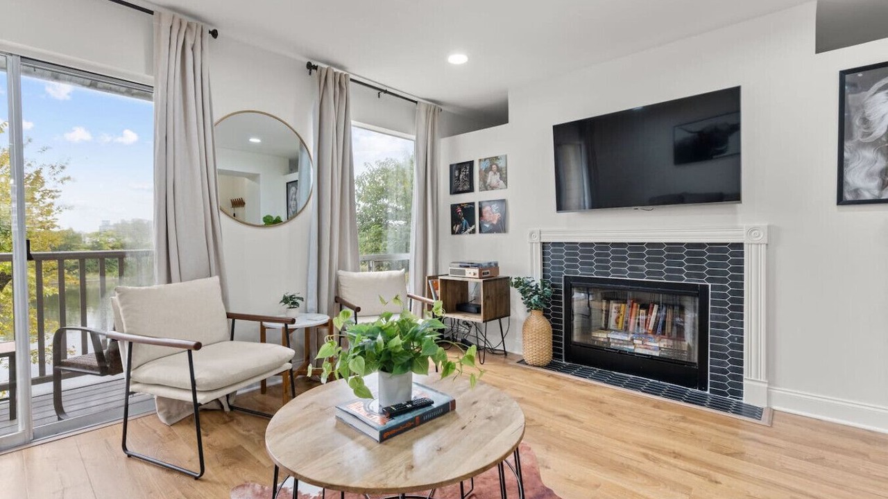 Photo of Livingroom in East Bank