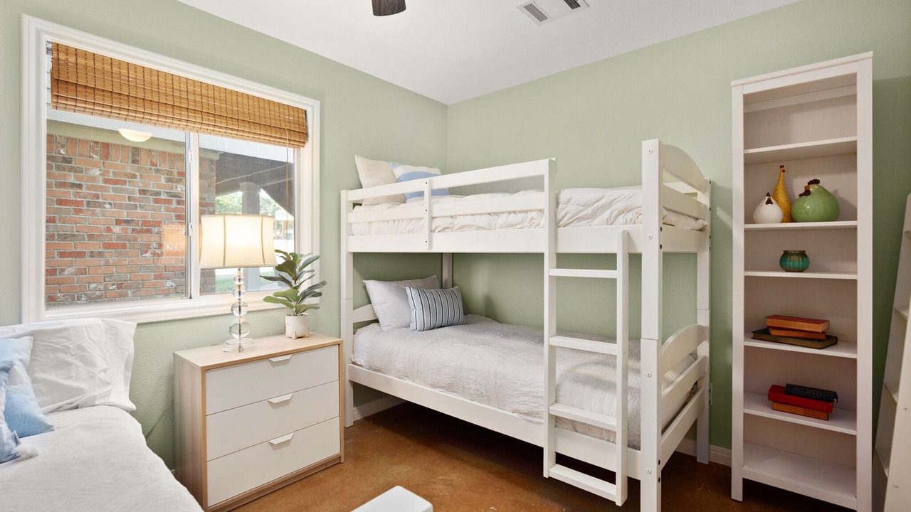 Photo of Bedroom in Point Venture