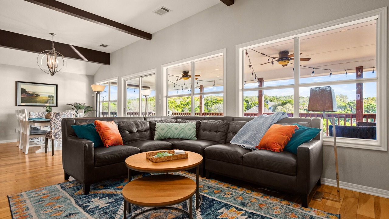Photo of Livingroom in Point Venture