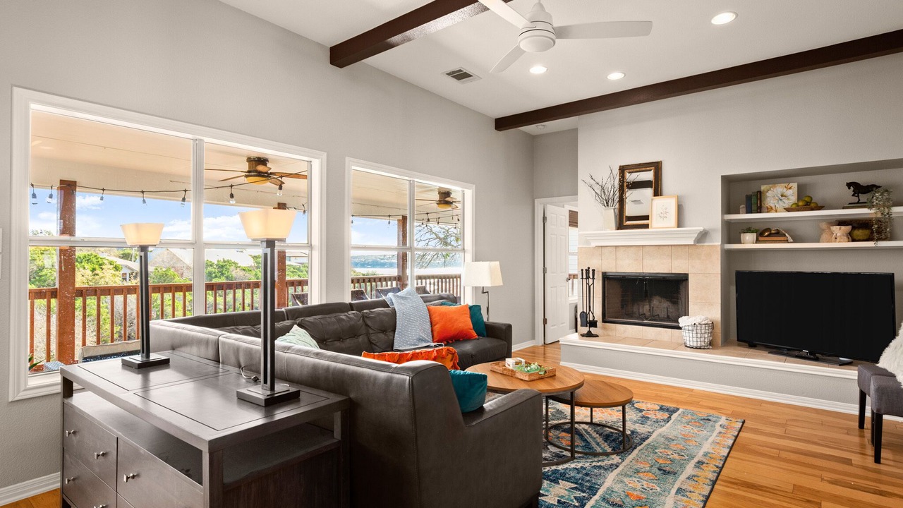 Photo of Livingroom in Point Venture