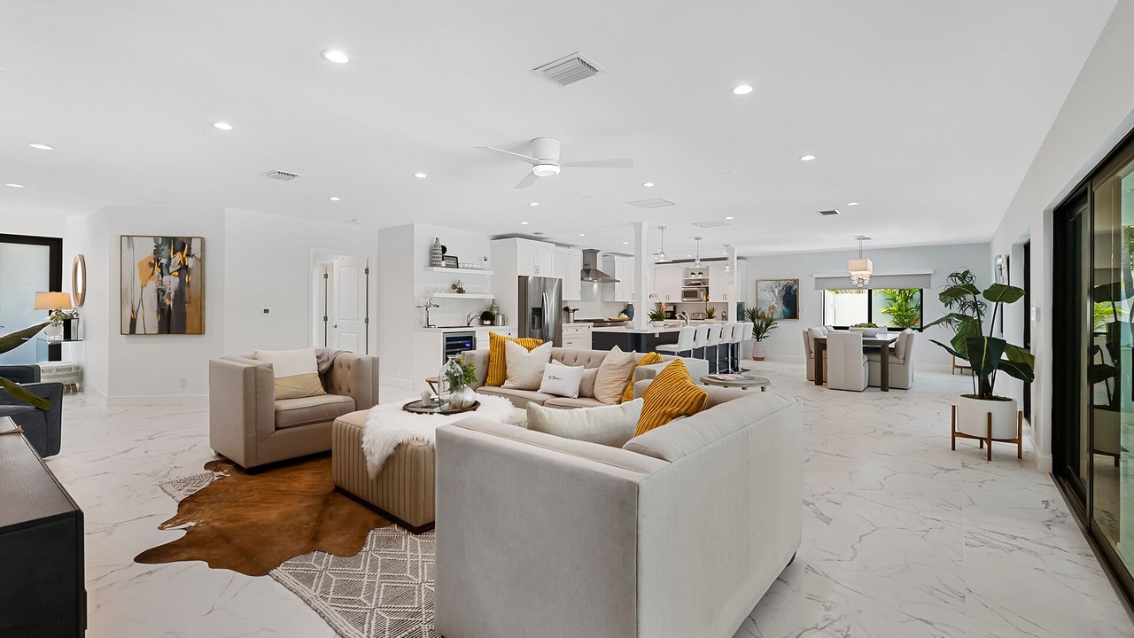 Photo of Livingroom in Harbour Inlet