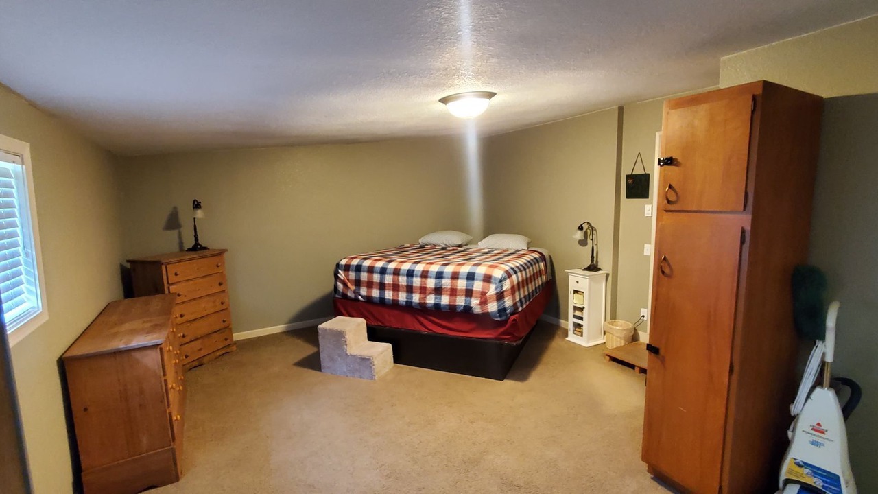 Photo of Bedroom in Saunders Lake
