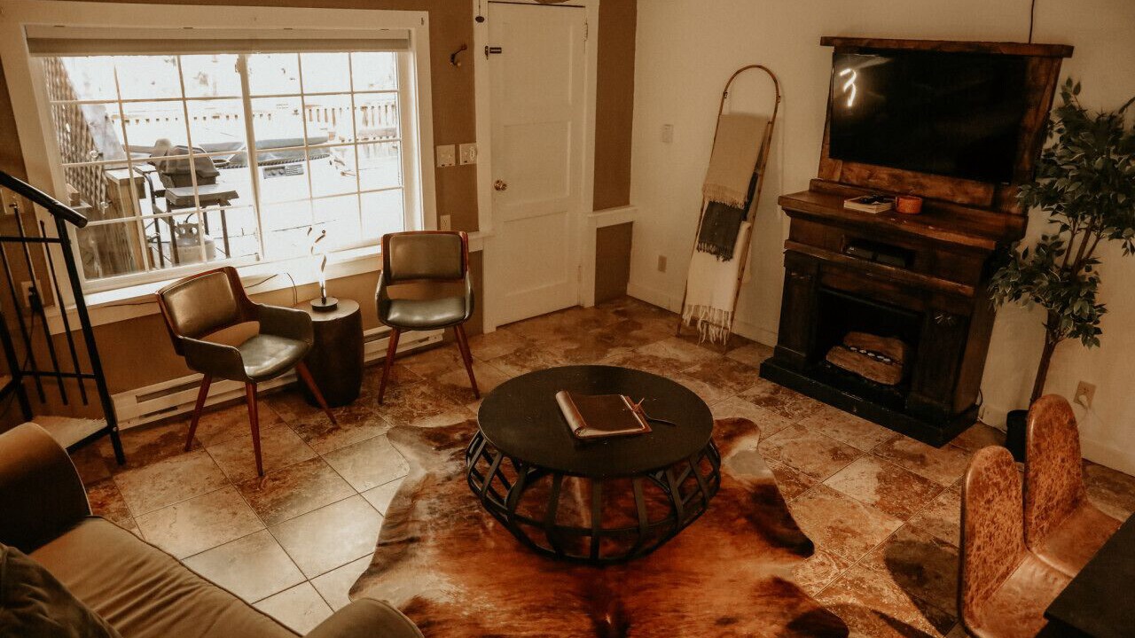 Photo of Livingroom in Drake