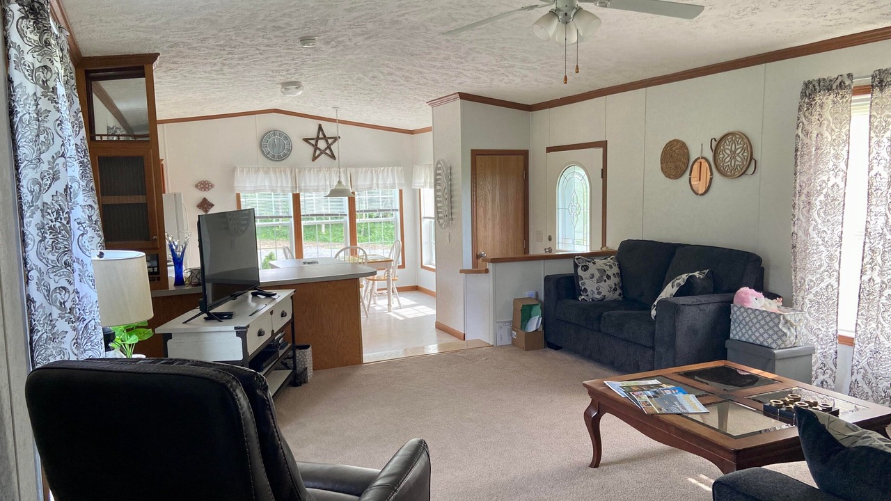 Photo of Livingroom in James Creek