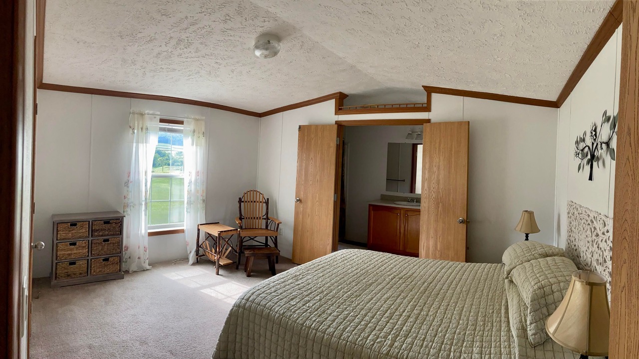 Photo of Bedroom in James Creek