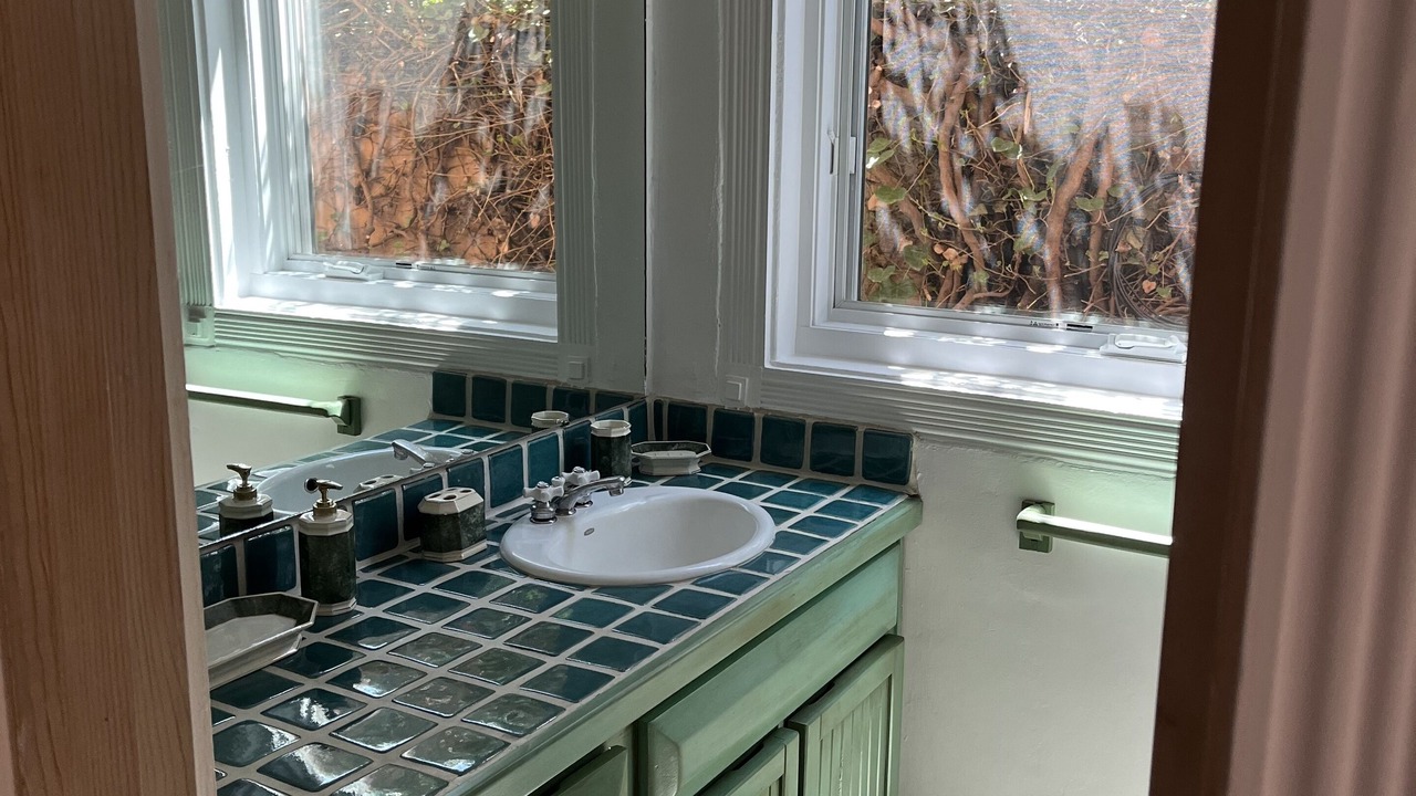 Photo of Bathroom in South Capitol