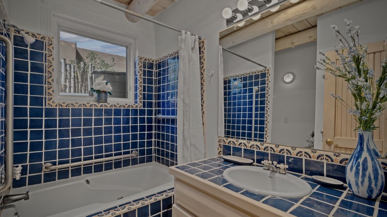 Photo of Bathroom in South Capitol