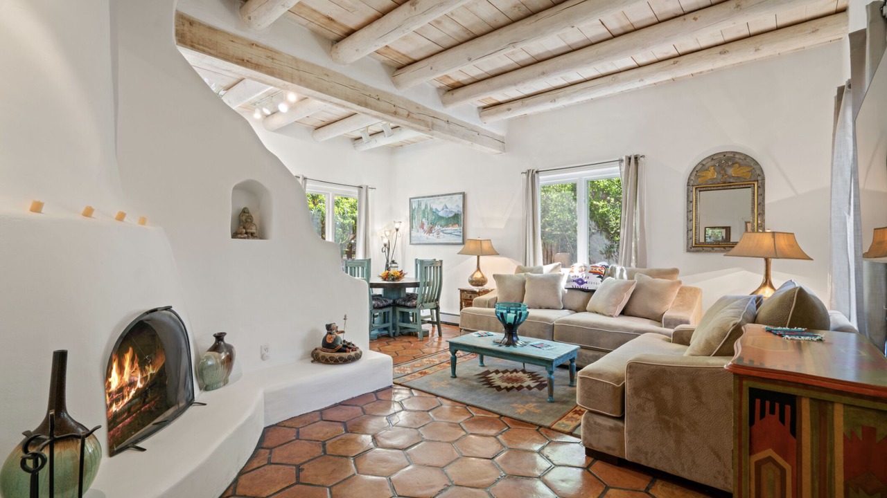 Photo of Livingroom in South Capitol