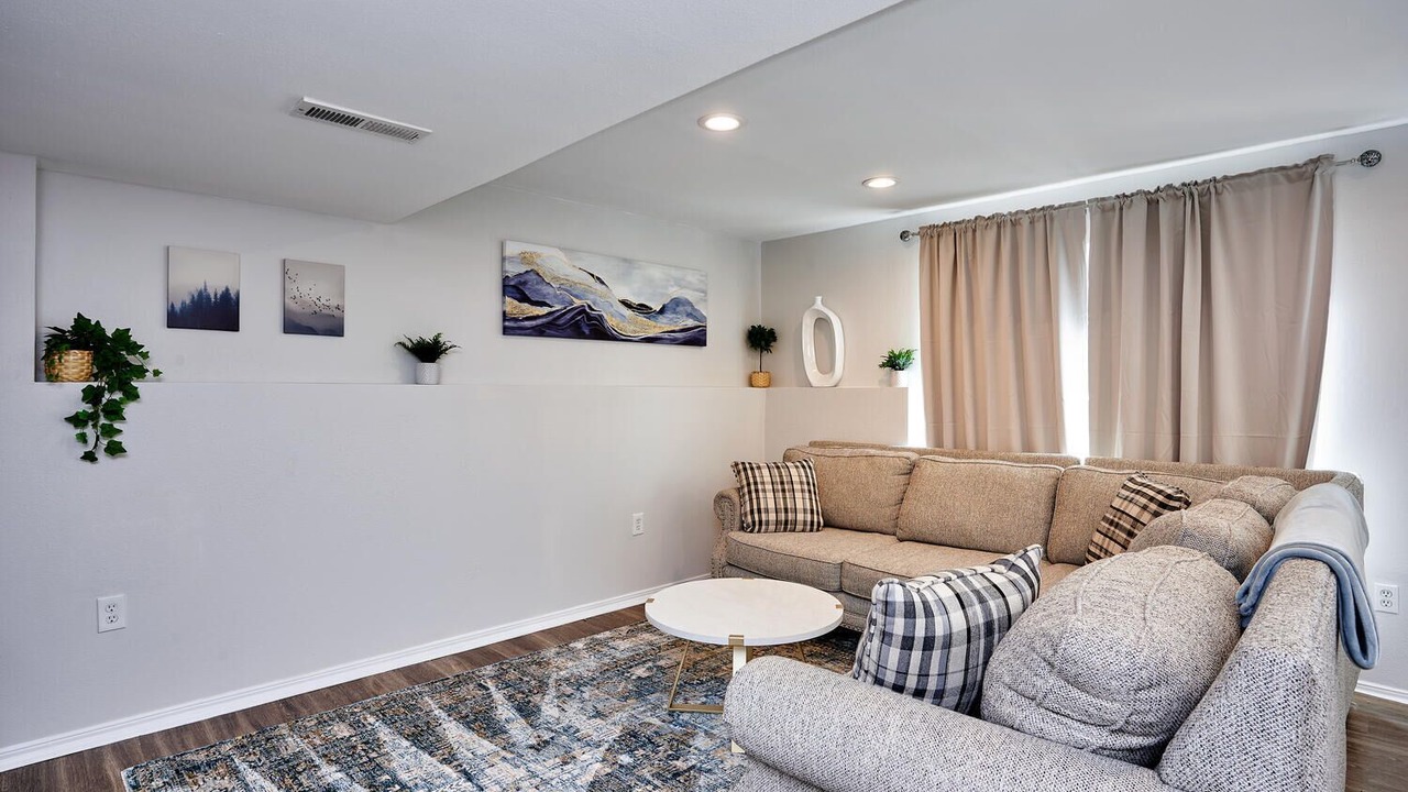 Photo of Livingroom in Aurora