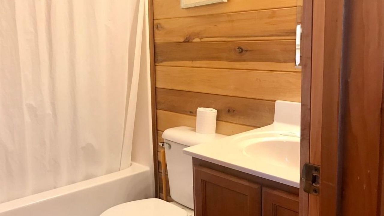 Photo of Bathroom in Lupton City