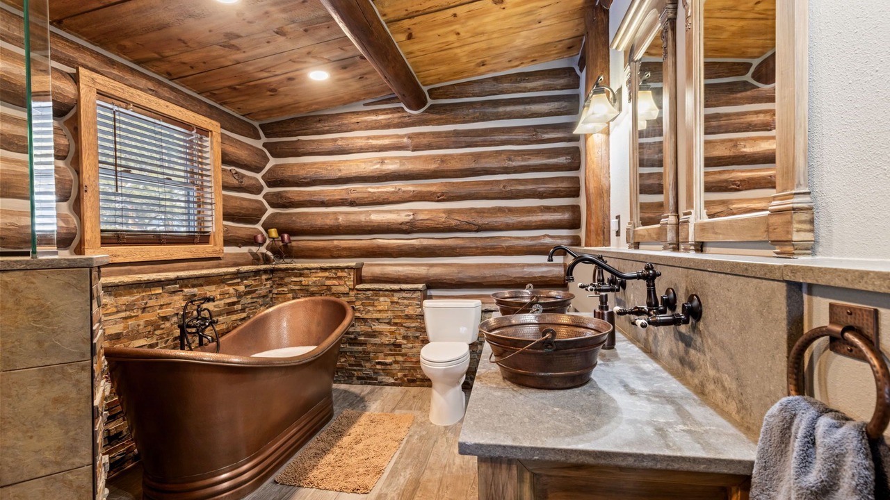 Photo of Bathroom in Lyons